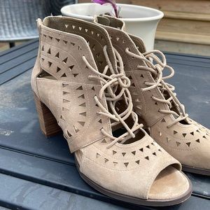 Vince Camuto size 9.5 sandals.